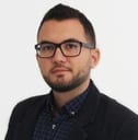 Loris Petro headshot
