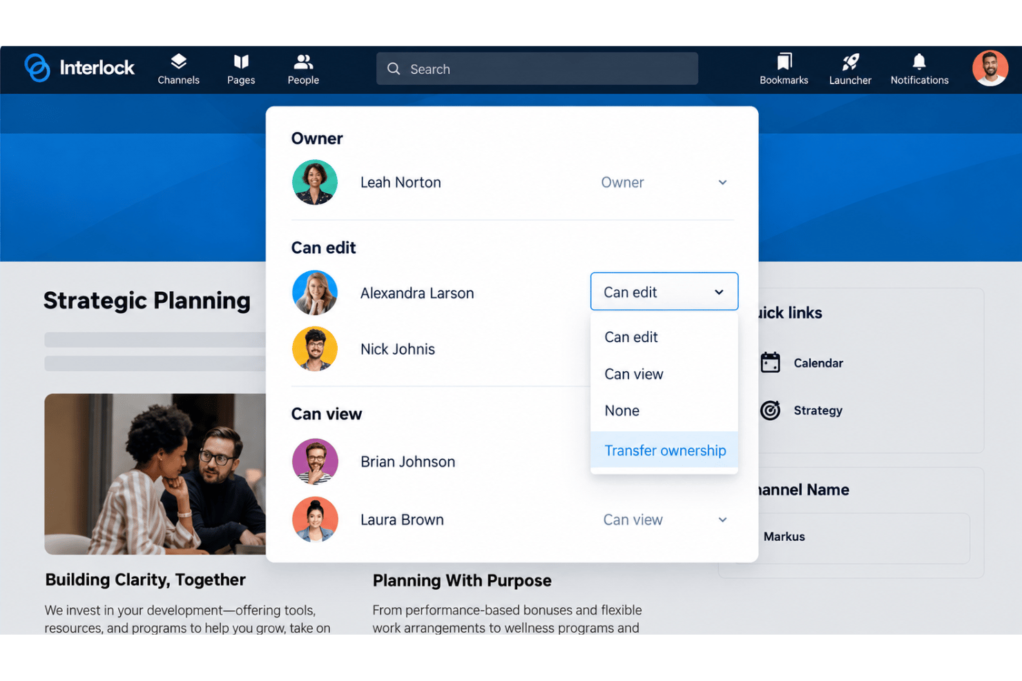 Happeo permissions with viewing, editing, publishing, and admin controls.